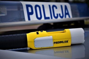 Jechał pod prąd w centrum miasta. Był "na podwójnym gazie"