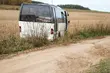19-latek ukradł autobus. Podróż zakończył w polu