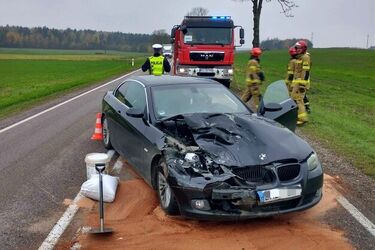 Zderzyły się dwie osobówki. Jedna osoba jest ranna