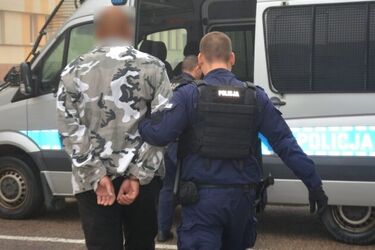 Podali się za policjantów, skrępowali 32-latkę i okradli na niemal 1 mln zł