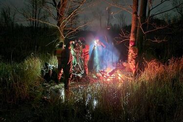 Akcja na bagnach. Uratowano 10 cudzoziemców [WIDEO]