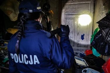 Policja kontroluje miejsca, w których mogą przebywać bezdomni