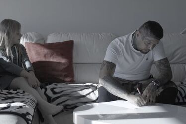 Z miłości do córki stworzył utwór "Mia"