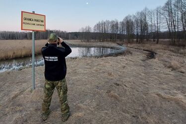 338 cudzoziemców z 26 państw świata - próbowali pokonać podlaski odcinek granicy