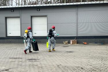 Wyciek groźnej substancji w firmie kurierskiej w Łyskach