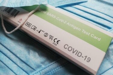 Liczba nowych zakażeń koronawirusem pozostaje na stałym poziomie