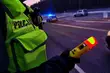 Jechał od krawężnika do krawężnika. Młody mężczyzna zatrzymał pijanego kierowcę
