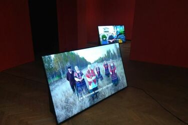 Rzeźby Karnego na fotografiach oraz sprawczy śpiew, czyli nowe wystawy w Galerii Arsenał