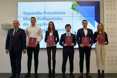 Prezydent nagrodził najzdolniejszych studentów