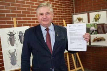Naukowiec z PB otrzymał patent. Pomoże wyleczyć zakaźną chorobę pszczół