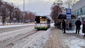 Przez pół roku był nieczynny. Pasażerowie BKM mogą korzystać z dawnego przystanku