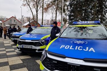 Policja dostała 13 samochodów. 7 jest nieoznakowanych