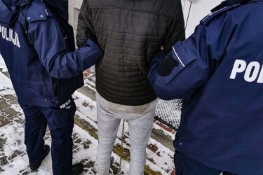 Zaciągnęli 22-latka do piwnicy, dotkliwie pobili, po czym nakłaniali do samobójstwa