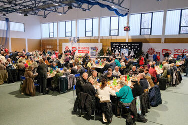 Kilkaset osób wzięło udział w wigilii dla samotnych i ubogich [ZDJĘCIA]