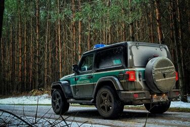 Białorusin przewoził 5 Afgańczyków. Został zatrzymany po pościgu