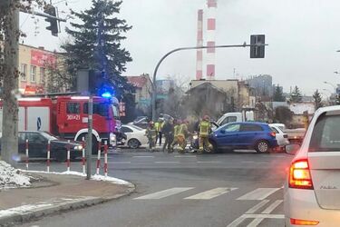 Zderzenie kilku samochodów. Tworzą się korki