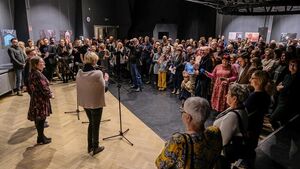 Tłumy osób przybyły na wernisaż Joanny Krukowskiej [ZDJĘCIA]