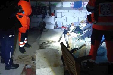 Miał odmrożone nogi i nie mógł się poruszać. Pomoc przyszła w porę