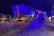 Ciężarówka z drobiem przechyliła się nad zbiornikami z gazem [ZDJĘCIA]