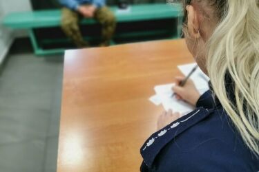Nietrzeźwi kierowcy na podlaskich drogach. Jeden był tak pijany, że uderzył w dom