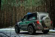 Pomimo mrozów, migranci pokonują granicę przechodząc przez rzekę