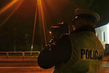 Położył w radiowozie 3 tys. zł myśląc, że uniknie mandatu. Grozi mu 10 lat więzienia