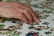 Emeryci i renciści chętnie pobierają mLegitymację. Najstarszy użytkownik ma 98 lat