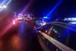 Czołowe zderzenie dwóch pojazdów. Droga jest zablokowana