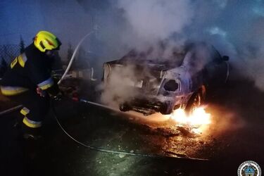 Samochód stanął w płomieniach