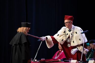 3 doktorów habilitowanych oraz 39 doktorów UwB odebrało dyplomy