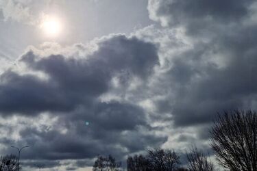 Pierwszy dzień wiosny przywita nas przelotnym deszczem