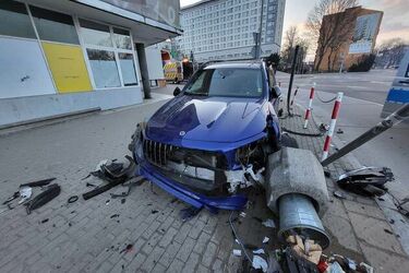 Staranował kosz na śmieci na rondzie Lussy
