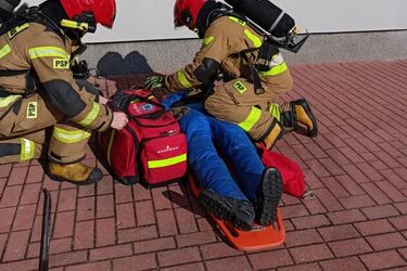 Działania strażaków przy ul. Klepackiej. Ewakuowano MOPR