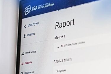 Prace dyplomowe pod lupą. Czy studenci coraz mniej plagiatują?