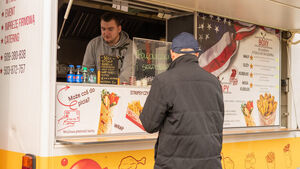 Na białostocki stadion zjechały się food trucki [ZDJĘCIA]