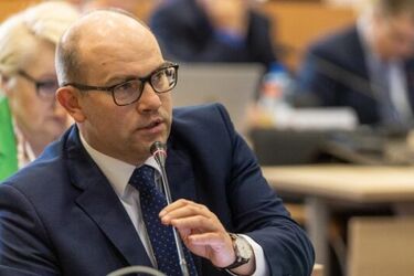 Budowa dróg, ale nie tylko. Marszałek sypnął dotacje