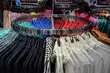 Czy ubrania są coraz gorszej jakości? Konsumenci są niezadowoleni