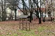 Leżą od jesieni. Niebawem rozpocznie się wielkie grabienie liści