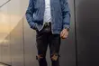A$AP Rocky w denimowych stylówkach – inspiracje na męską kurtkę jeansową