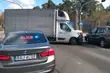 Bus uderzył w osobówkę. Jedna osoba trafiła do szpitala
