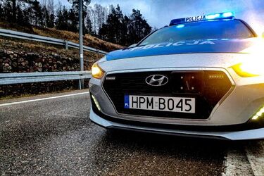 Pościg w Białymstoku. Motocyklista uderzył w radiowóz i uciekł pieszo