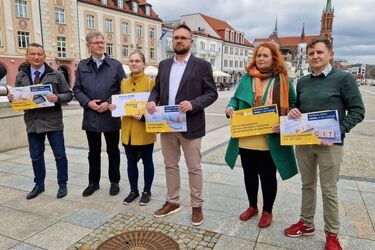 Polska 2050 proponuje "karniaki" dla urzędników, wsparcie psychiatrii i lepszy transport