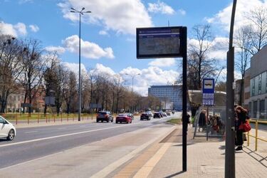 Na al. Piłsudskiego wciąż nie działa tablica z rozkładem jazdy. Dlaczego?