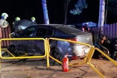 Pościg za kurierem. Podróż zakończył na ogrodzeniu