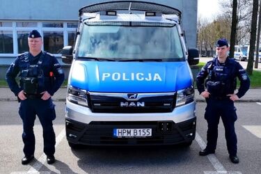Spokojny patrol zakończył się szybką eskortą. Pomogli ciężarnej kobiecie