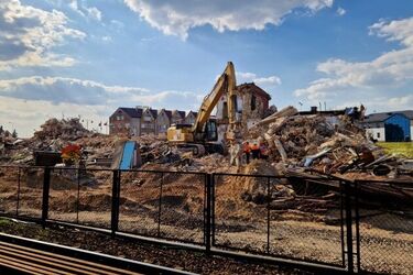 Obskurny dworzec PKP został zrównany z ziemią [ZDJĘCIA]