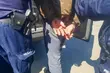 Pobili, wsadzili do auta i zawieźli do lasu. Grupa młodych osób trafiła do aresztu