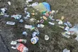 Droga to nie wysypisko. Nie wyrzucaj śmieci z auta