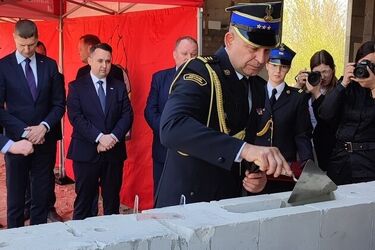 W powstającą nową jednostkę straży pożarnej wmurowano akt erekcyjny
