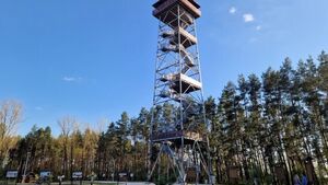 Wieża widokowa niby zamknięta, ale wejść się da [ZDJĘCIA]